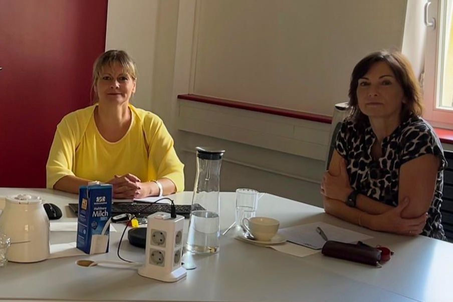 Von rechts: Constanze Kovalev (Abteilungsdirektorin Teilhabe, LASV), Julia Grödel (Dezernentin, AuW)