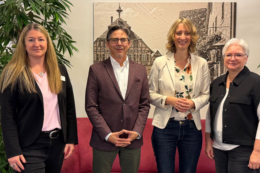Von links: Martina Stein (PDL), Jan Stefan Griese, Isabell Huber (MdL), Irina Renner (Einrichtungsleitung)