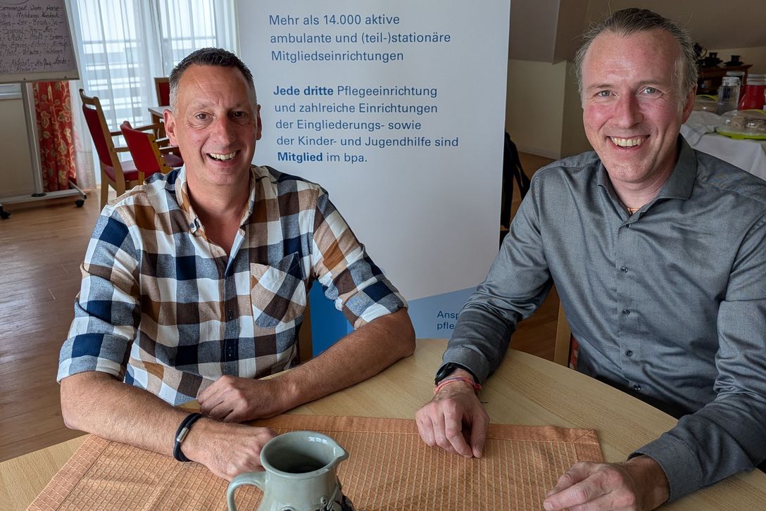 Die beiden Vorstandsmitglieder Benjamin Wegner (Gastgeber) und Hilmar Schwager freuen sich …