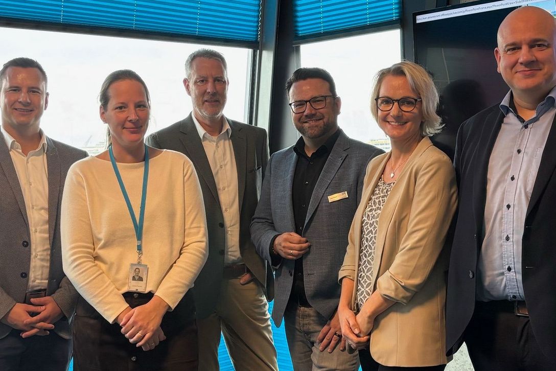 Von rechts: Jan-Tobias Büll (DKB AG), Yvonne Martini (bpa), Lars Tosch (bpa), Mathias Steinbuck (bpa-Landesvorsitzender von Schleswig-Holstein), Caroline Thomsen (DKB AG) und Thomas Lübcke (DKB AG)