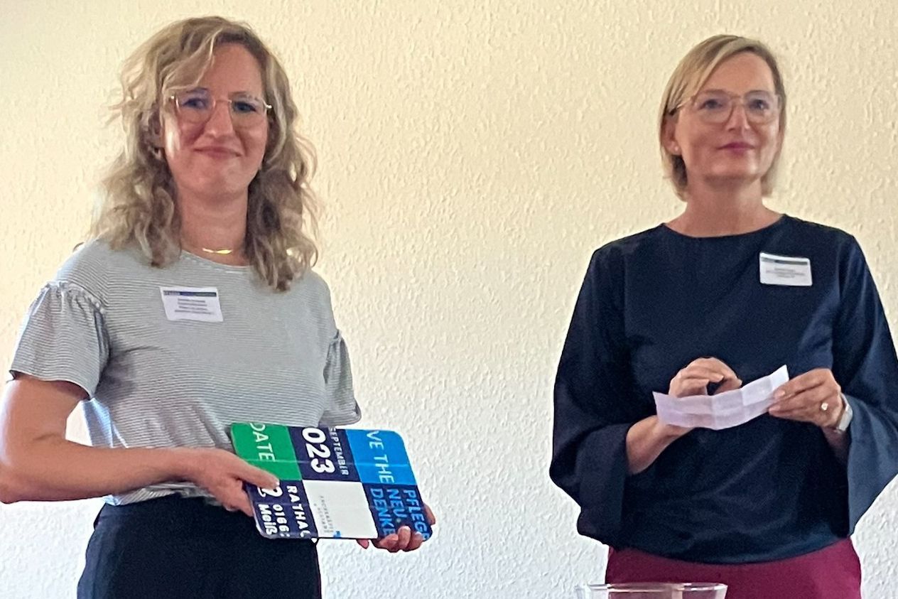 Von links: Christin Amende (Projektleitung Pflege-Lounge) und Daniela Kuge (MdL CDU)