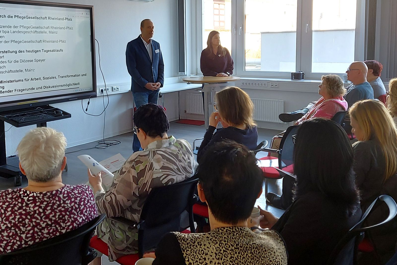 Veranstaltung Brennpunkt BeKo in Mainz mit Jutta Schier (Leiterin bpa-Landesgeschäftsstelle und Vorsitzende PflegeGesellschaft Rheinland-Pfalz) und Sebastian Rutten (Geschäftsführer PflegeGesellschaft Rheinland-Pfalz)