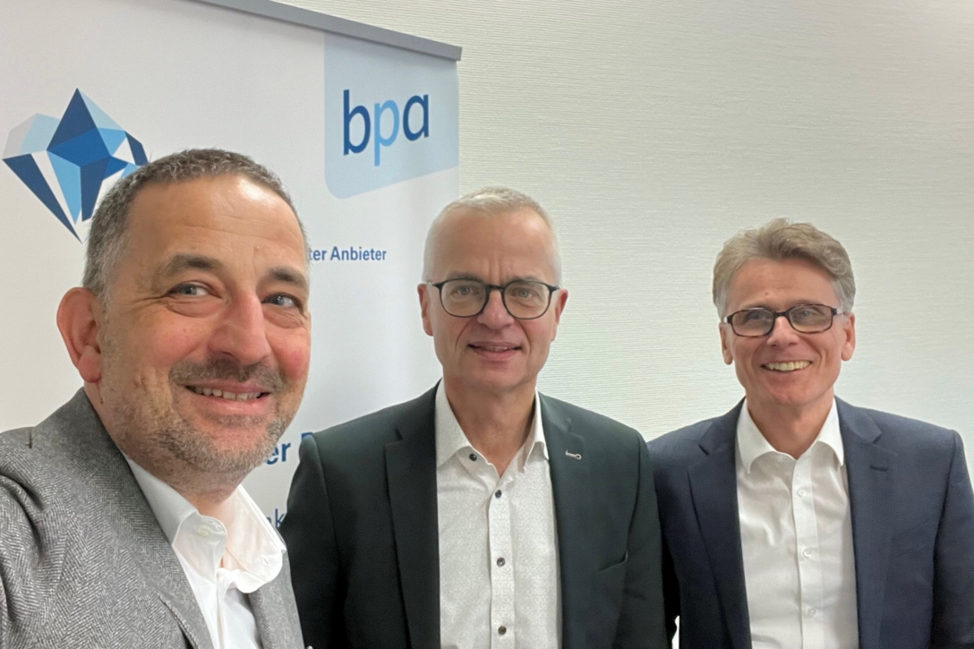Dr. Rainer Hutka (Mitte), der neue Amtschef im bayerischen Gesundheits- und Pflegeministerium, mit dem bpa-Landesvorsitzenden Kai A. Kasri und bpa-Landesgeschäftsstellenleiter Joachim Görtz