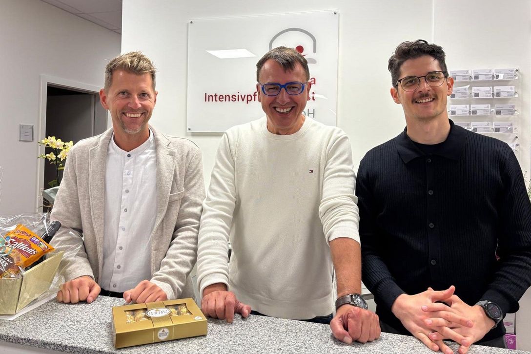 Von links: Die Geschäftsführer Gabriel Riske (Mitglied bpa-Landesvorstand) und Thomas Balzer mit Dominic David Steinbrenner (bpa-Landesreferent)