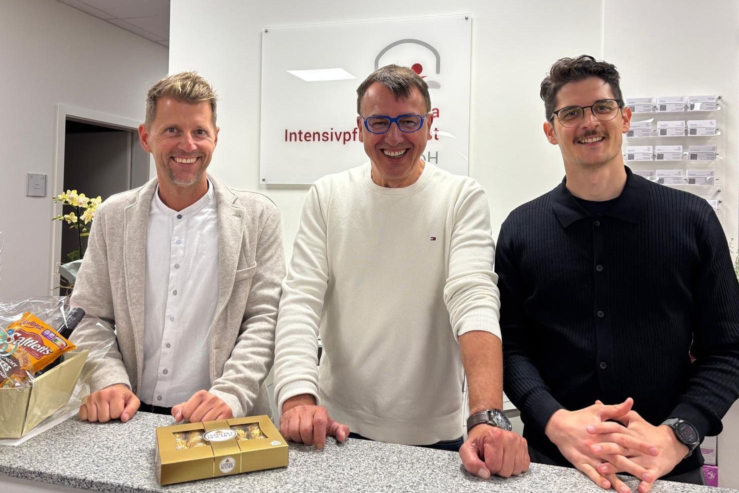 Von links: Die Geschäftsführer Gabriel Riske (Mitglied bpa-Landesvorstand) und Thomas Balzer mit Dominic David Steinbrenner (bpa-Landesreferent)