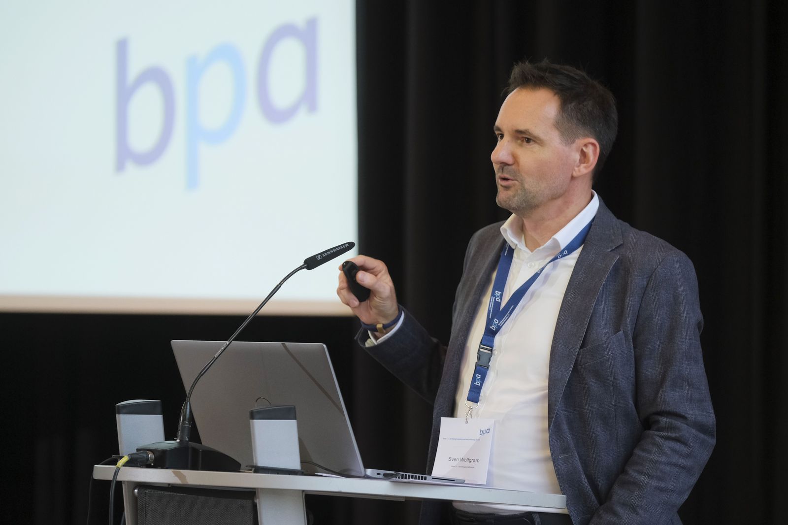 Sven Wolfgram (bpa-Geschäftsführer und Geschäftsbereichsleiter ambulante Versorgung) berichtete aus Berlin.