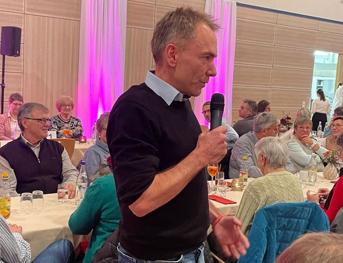 Der bpa-Landesbeauftragte Berthold Denzel sprach das Grußwort zum 20-jährigen Jubiläum der bpa-Mitgliedseinrichtung