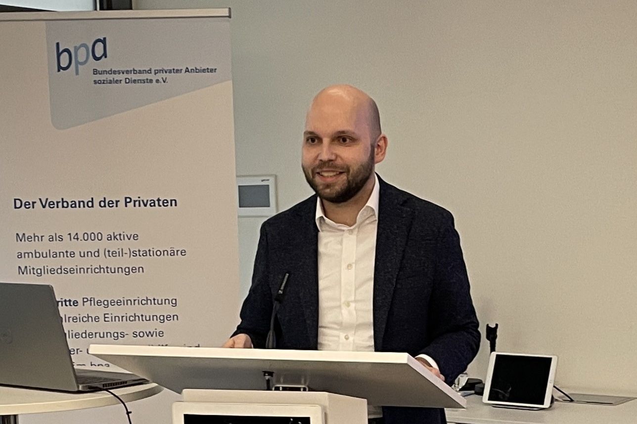 Pascal Tschörtner (bpa-Geschäftsführer und Geschäftsbereichsleiter stationäre Versorgung)