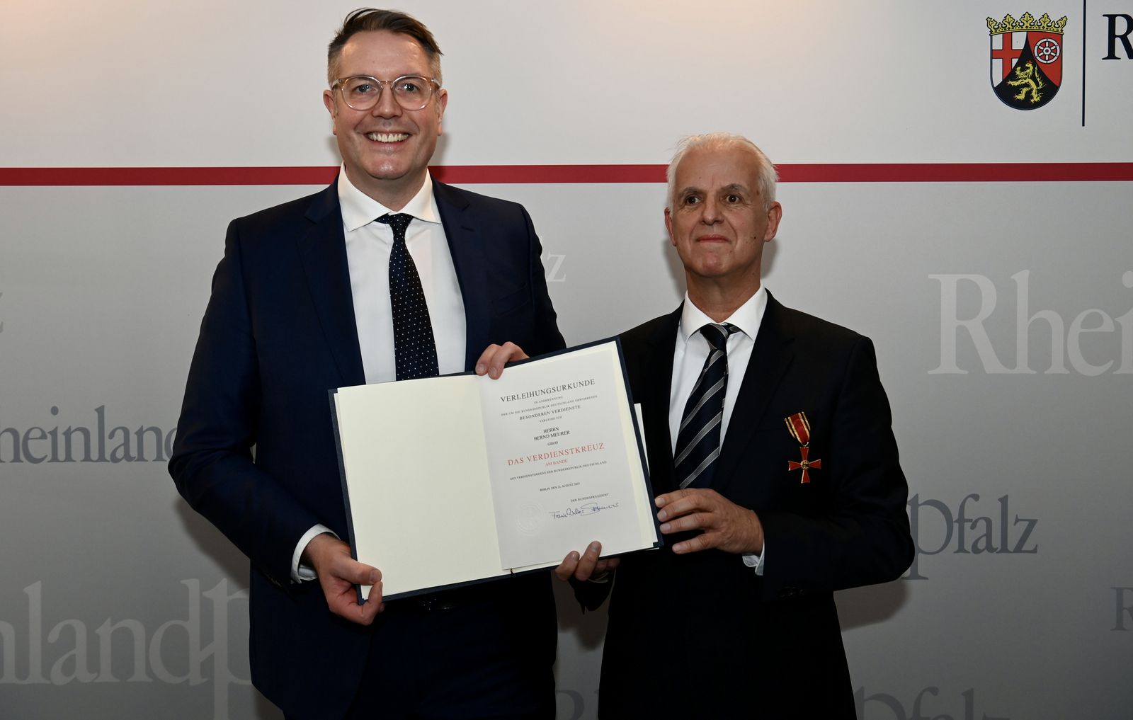 Der Rheinland-pfälzische Sozialminister Alexander Schweitzer (links) und bpa-Präsident Bernd Meurer.