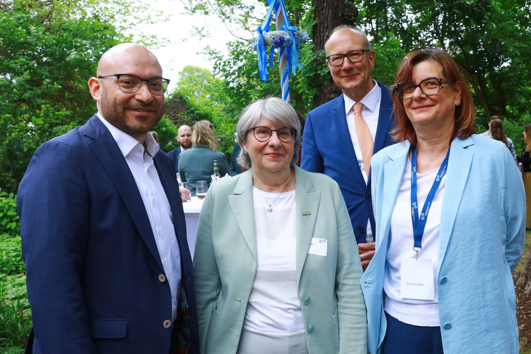 Minister René Wilke (Ministerium für Arbeit, Soziales, Gesundheit und gesellschaftlichen Zusammenhalt des Landes Brandenburg (MASGZ)), Ellen Fährmann Landtagsabgeordnete der CDU), Rainer Liesegang (Leitung Abteilung 2 des MASGZ) und Simone Leske (Vorsitzende der bpa-Landesgruppe Brandenburg)