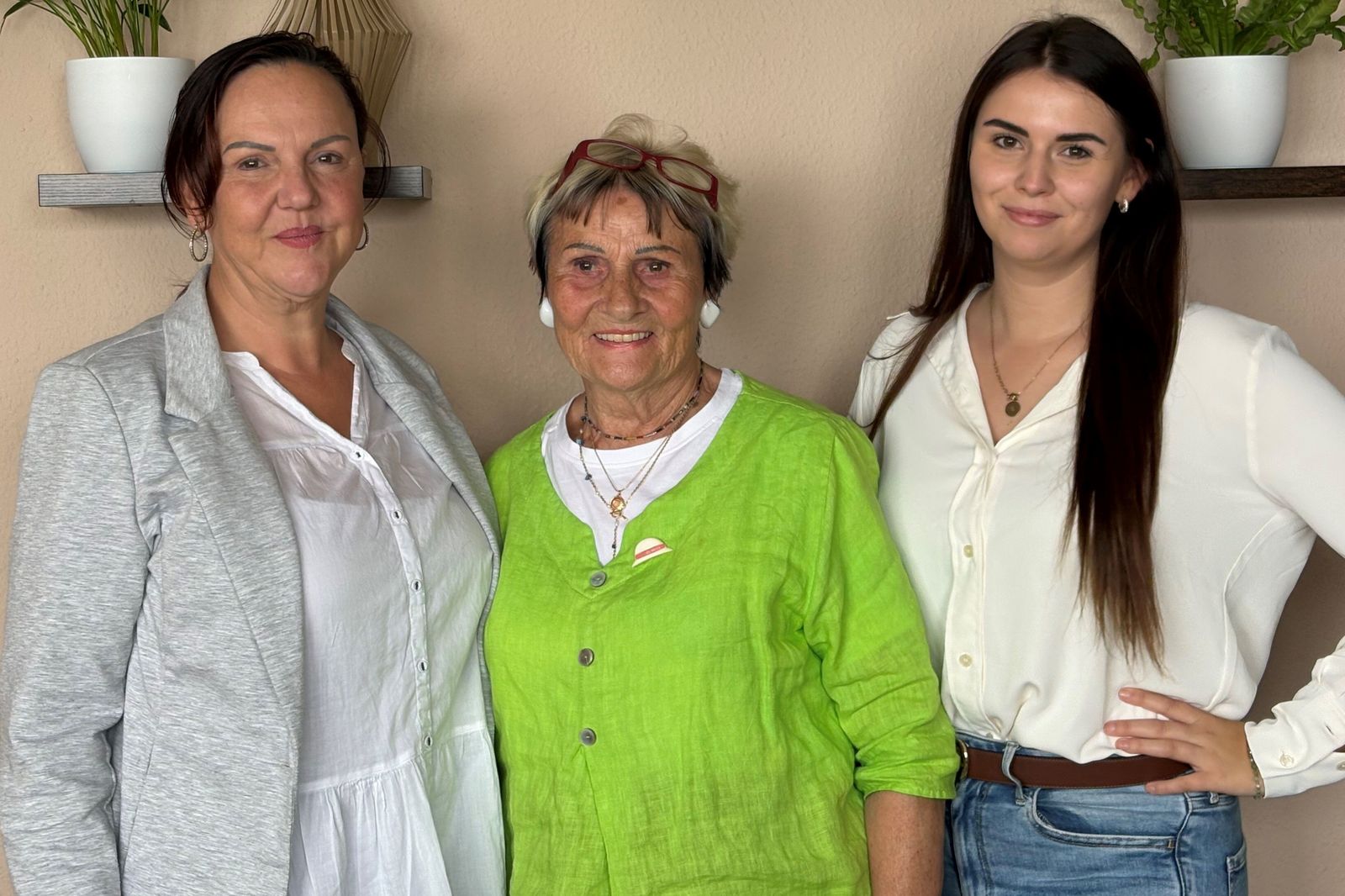 Drei Generationen in der Pflege: Carmen  Barkholdt, Gudrun Meyer und Natalie Barkholdt