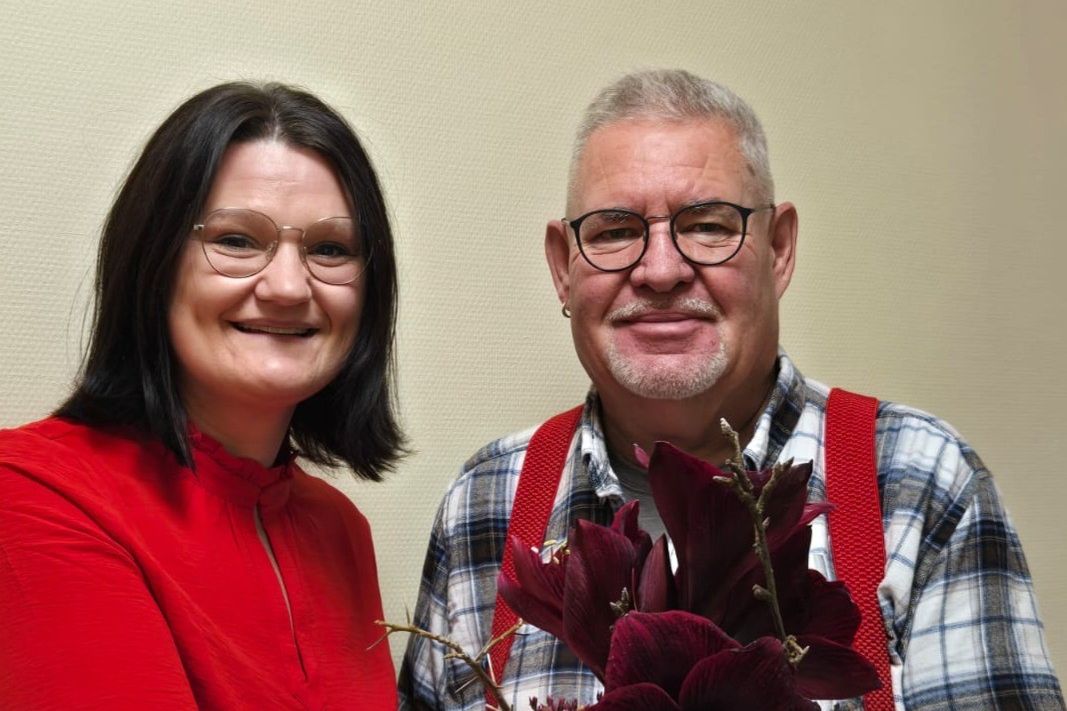 Claudia Sorg (Einrichtungsleitung) und Volker Köhler (Geschäftsführer Seniorenhaus im Vorbachtal GmbH) freuen sich über die Auszeichnung beim BGW-Ideenwettbewerb zur Mitarbeitergesundheit in Baden-Württemberg.