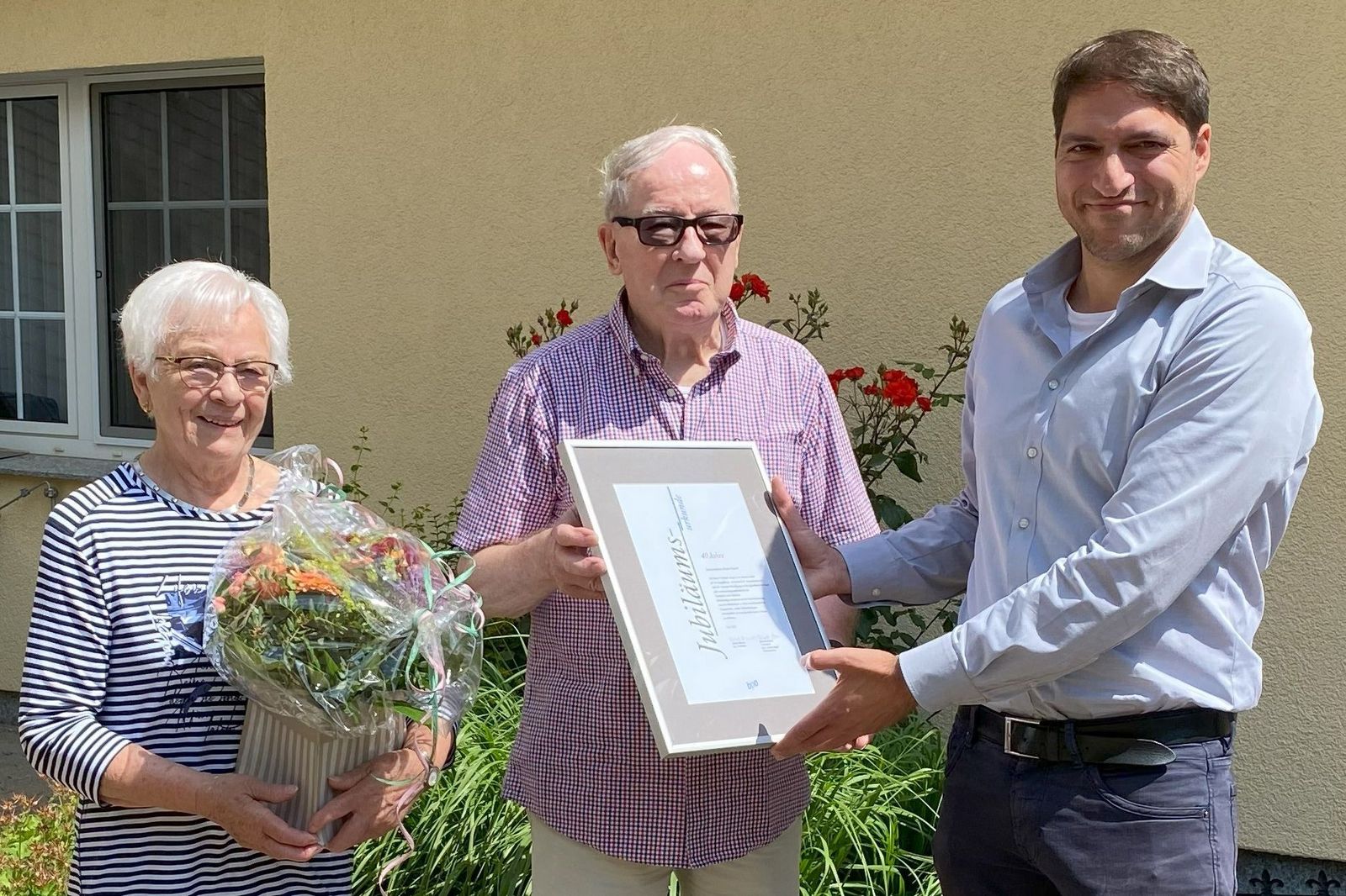 Seit 40 Jahren Mitglied im bpa (von links): Hannelore und Werner Hartel, Gründer des Seniorenheims Hartel in Rhumspringe, mit bpa-Landesreferent Marco Battmer