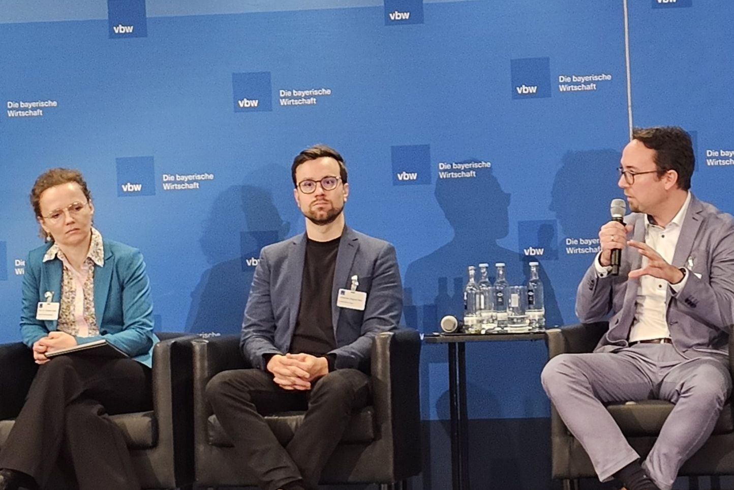 Von links: Prof. Christine Arentz vom Institut für Versicherungswesen an der Technischen Hochschule Köln, Johannes Wagner, MdB Grüne, Dr. Christian Weiß, Geschäftsführer Sozialteam-Gruppe
