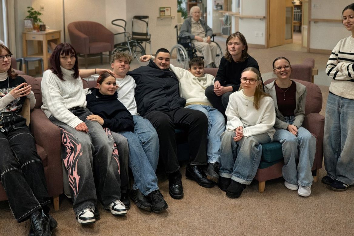 Praxisnaher Einblick in den Berufsalltag in Pflegeeinrichtungen: Schülerinnen und Schüler der IGS Regine Hildebrandt in Magdeburg in einer bpa-Mitgliedseinrichtung 